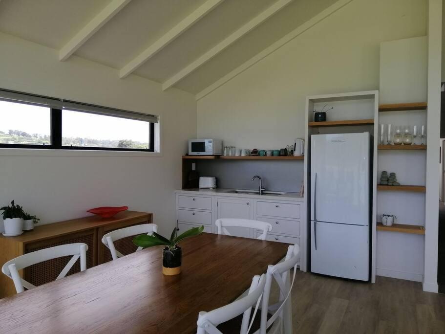 Purangi Waterfront Retreat - 2 Bedroom Cooks Beach Экстерьер фото