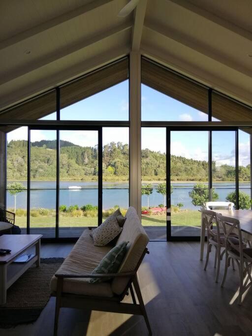 Purangi Waterfront Retreat - 2 Bedroom Cooks Beach Экстерьер фото