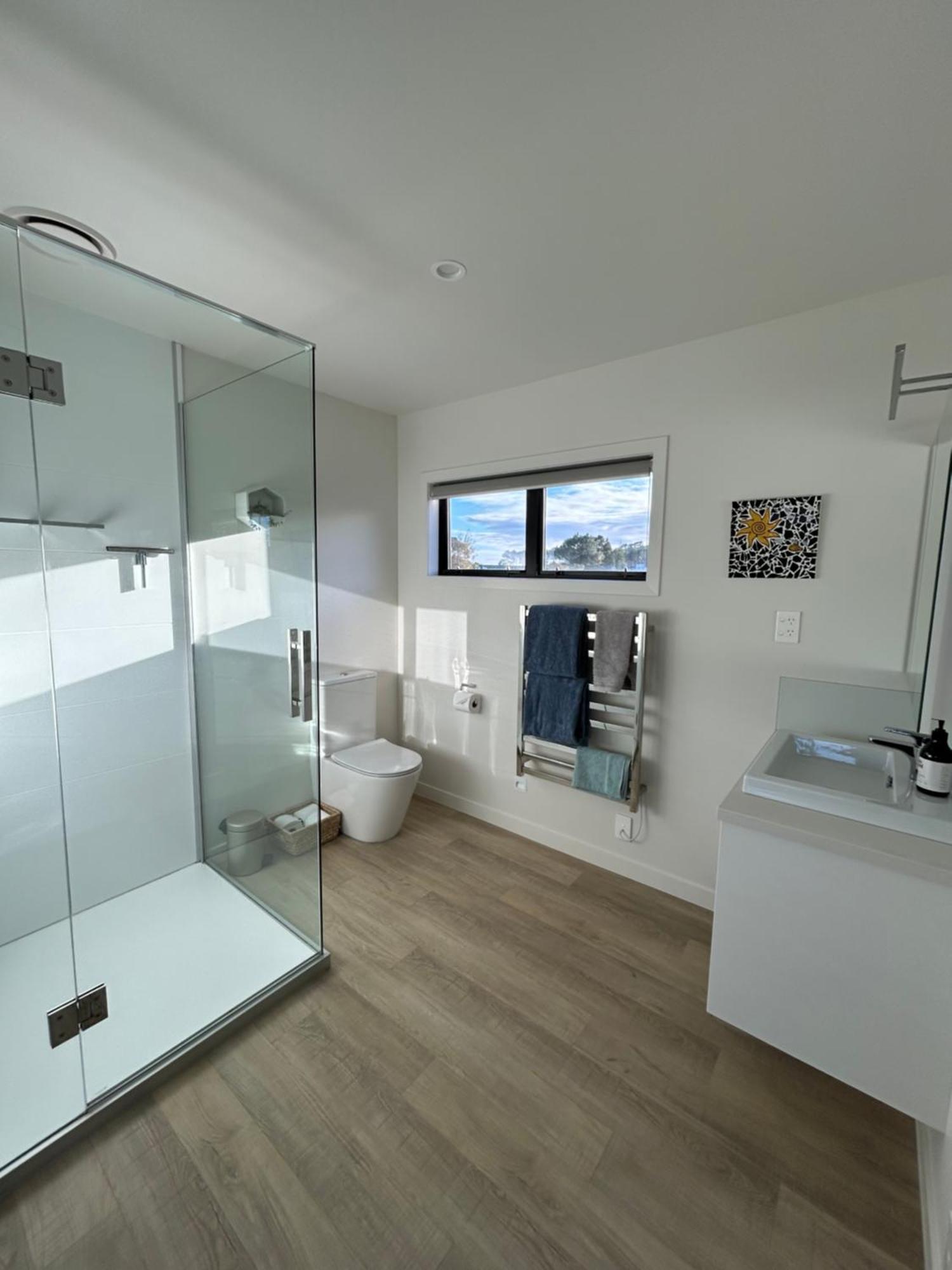 Purangi Waterfront Retreat - 2 Bedroom Cooks Beach Экстерьер фото