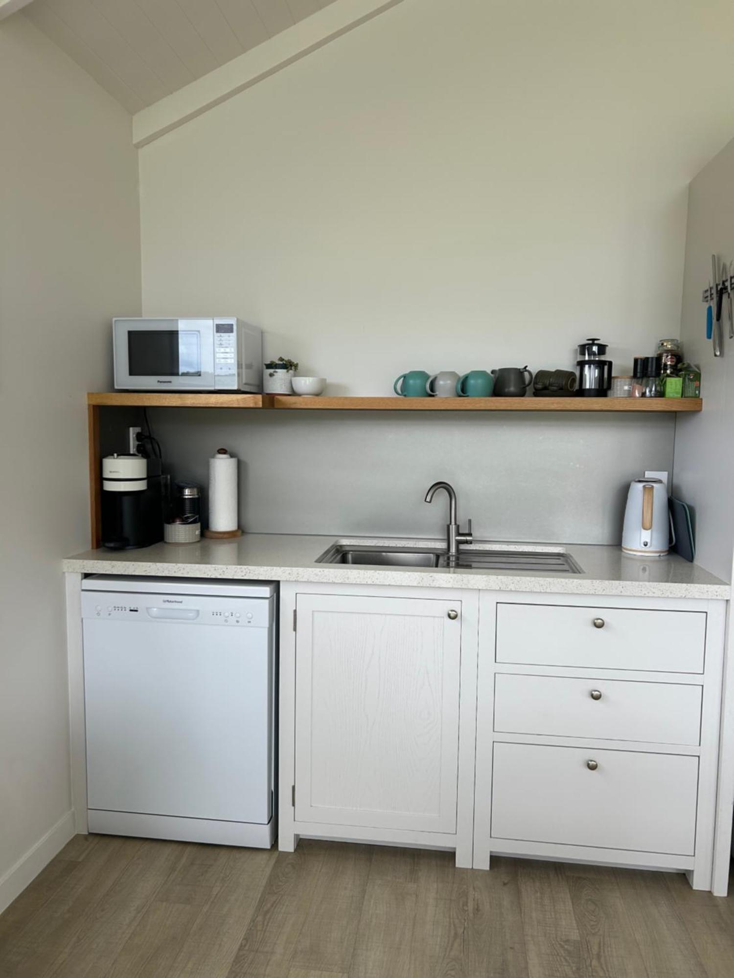 Purangi Waterfront Retreat - 2 Bedroom Cooks Beach Экстерьер фото